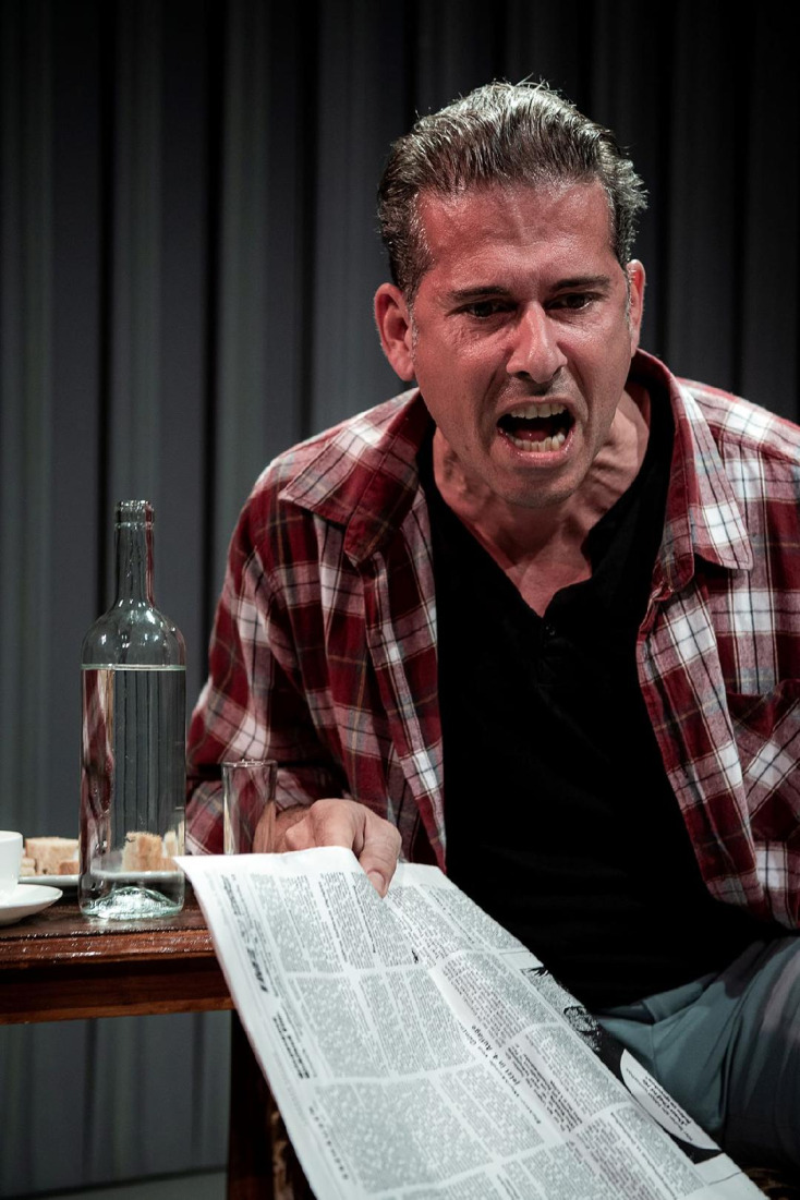 Ο Διαμαντής Καραναστάσης στην παράσταση "Ελευθερία στη Βρέμη" του ΔΗΠΕΘΕ Κρήτης