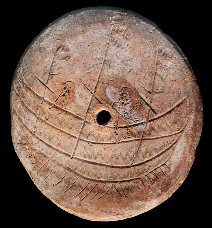 Καπάκι πιθαριού από την έκθεση "Από τον Βυζαντινό στον Νεώτερο Κόσμο: Χιώτικα χειροποίητα κεραμικά, 17ος-19ος αιώνας"