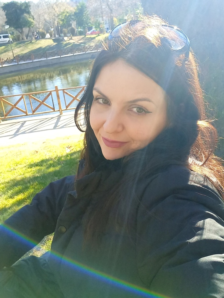 Η Βάσια Τζανακάρη μιλάει για τη μετάφραση του βιβλίου «Πίστη, Ελπίδα και Πόνος» των Nick Cave και Sean O’ Hagan που κυκλοφορεί στα ελληνικά από τις εκδόσεις Κλειδάριθμος.