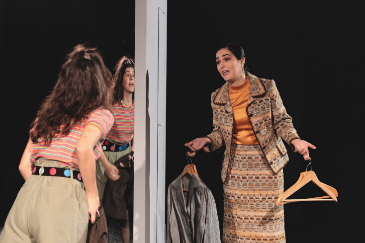 Η Ευσταθία Λαγιόκαπα και η Ελένη Μολέσκη στο "Ξύπνημα της άνοιξης" του Φρανκ Βέντεκιντ στο Εθνικό Θέατρο