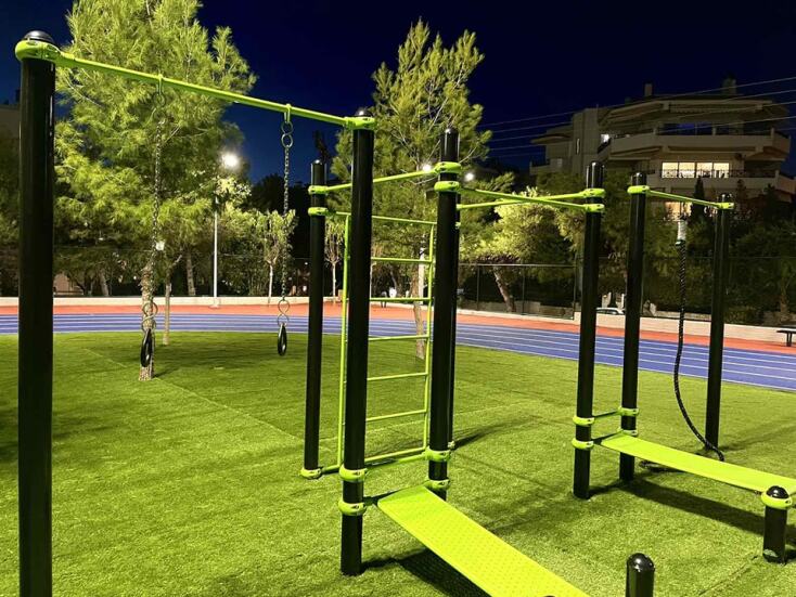 Γλυφάδα: Όργανα γυμναστικής στο νέο ανοιχτό γήπεδο στίβου