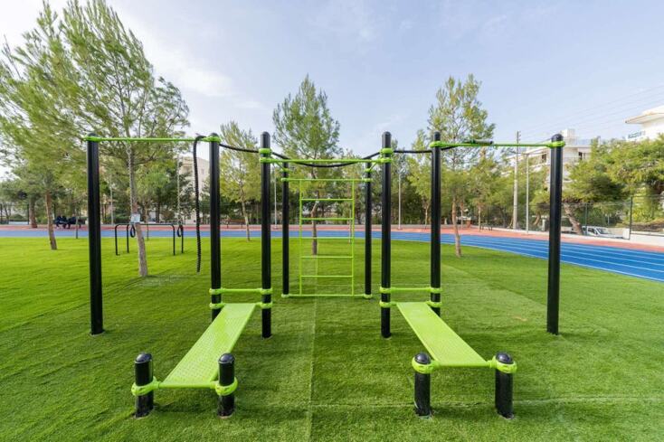 Γλυφάδα: Όργανα γυμναστικής στο νέο ανοιχτό γήπεδο στίβου