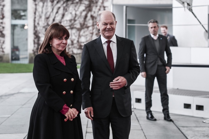 Η Πρόεδρος της Δημοκρατίας, Κατερίνα Σακελλαροπούλου, με τον Καγκελάριο της Γερμανίας, Όλαφ Σολτς