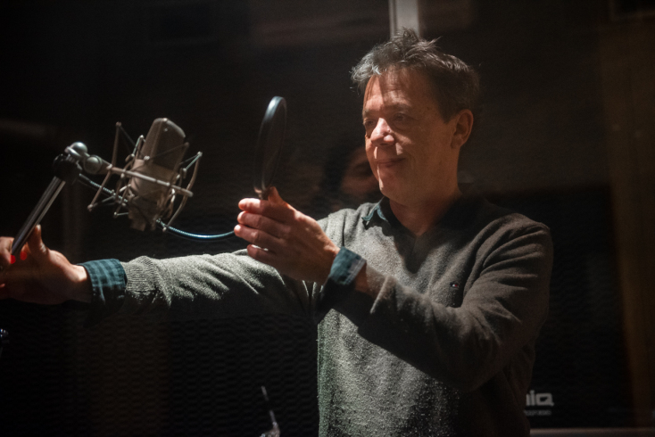 Επίσκεψη στο Studio Praxis: Ο μουσικός παραγωγός και συνθέτης Κώστας Παρίσσης μιλά για τη διαδικασία ηχογράφησης, την παραγωγή και την ολοκλήρωση ενός άλμπουμ.