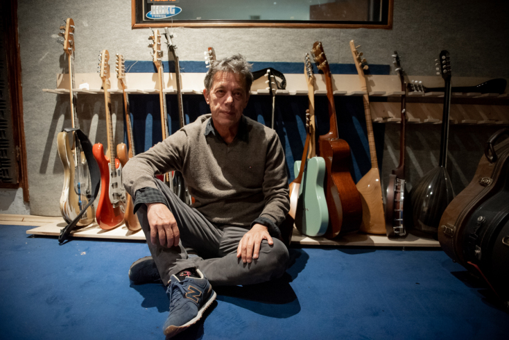 Επίσκεψη στο Studio Praxis: Ο μουσικός παραγωγός και συνθέτης Κώστας Παρίσσης μιλά για τη διαδικασία ηχογράφησης, την παραγωγή και την ολοκλήρωση ενός άλμπουμ.