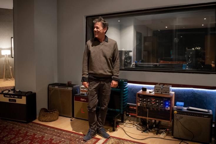 Επίσκεψη στο Studio Praxis: Ο μουσικός παραγωγός και συνθέτης Κώστας Παρίσσης μιλά για τη διαδικασία ηχογράφησης, την παραγωγή και την ολοκλήρωση ενός άλμπουμ.