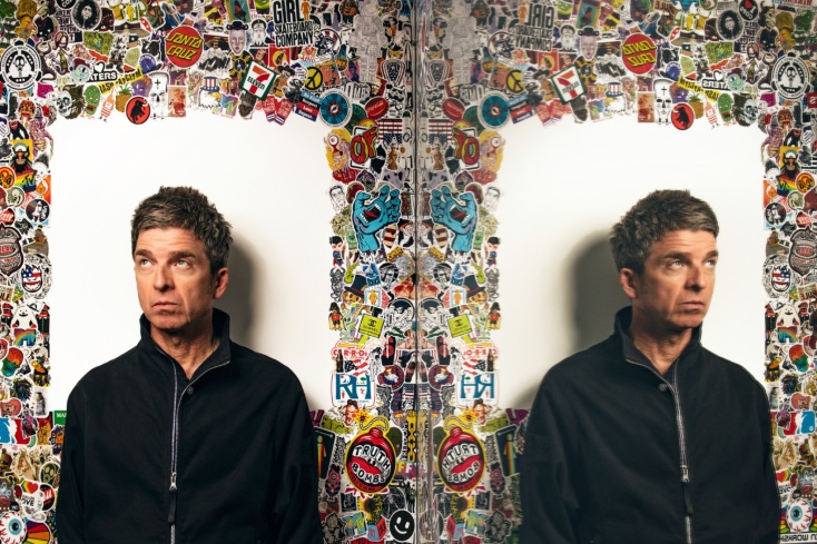 Το νέο άλμπουμ των Noel Gallagher's High Flying Birds, «Council Skies», οι δηλώσεις του Noel Gallagher για την πιθανότητα επανένωσης των Oasis και οι αλλαγές στην προσωπική του ζωή.