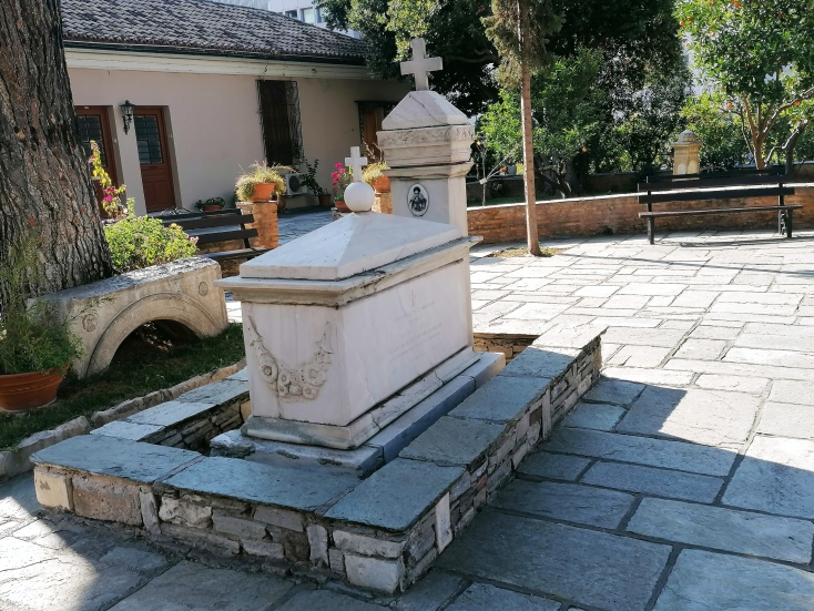 Τάφος του διδασκάλου του Γένους, διαφωτιστή & ιεροκήρυκα Κωνσταντίνου Οικονόμου εξ Οικονόμων 