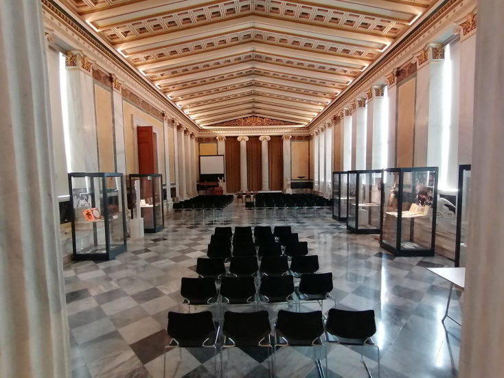Η αίθουσα της ανατολικής πτέρυγας της Ακαδημίας Αθηνών