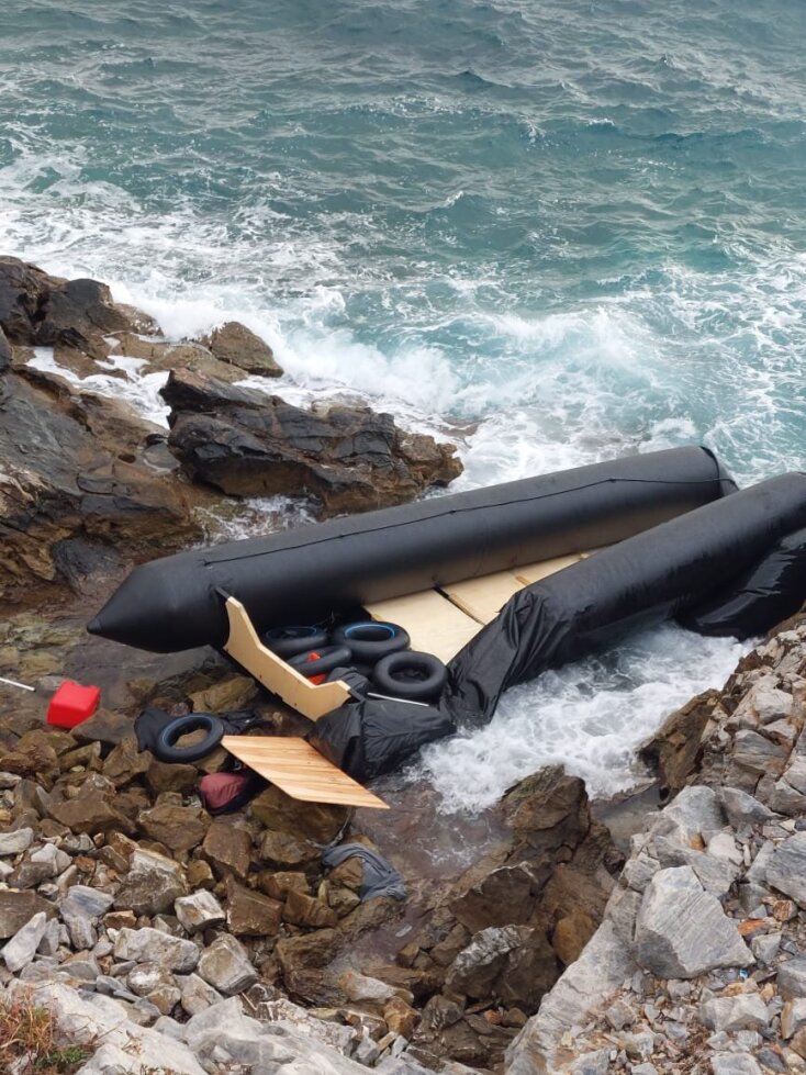 41 άνθρωποι επέβαιναν στη λέμβο που συγκρούστηκε στα βράχια στη Λέσβο