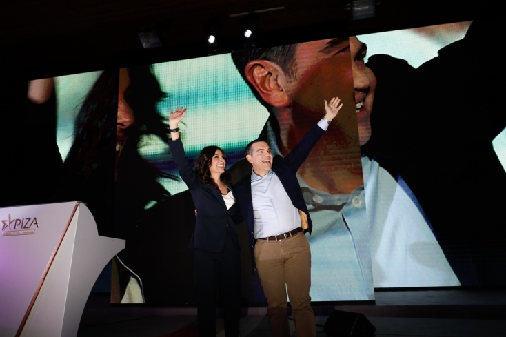 Η Πόπη Τσαπανίδου καλεί τον Αλέξη Τσίπρα στο βήμα: «Πρόεδρε, έλα με φόρα» - Viral το κάλεσμα της εκπροσώπου του ΣΥΡΙΖΑ στον πρόεδρο στην ομιλία στη Θεσσαλονίκη.