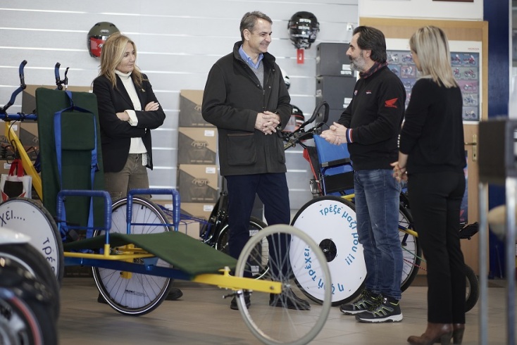 «Η ζωή τρέχει, τρέξε μαζί μου» - Η ιδιαίτερη συνάντηση Μητσοτάκη - Μαρέβας στην Πτολεμαΐδα