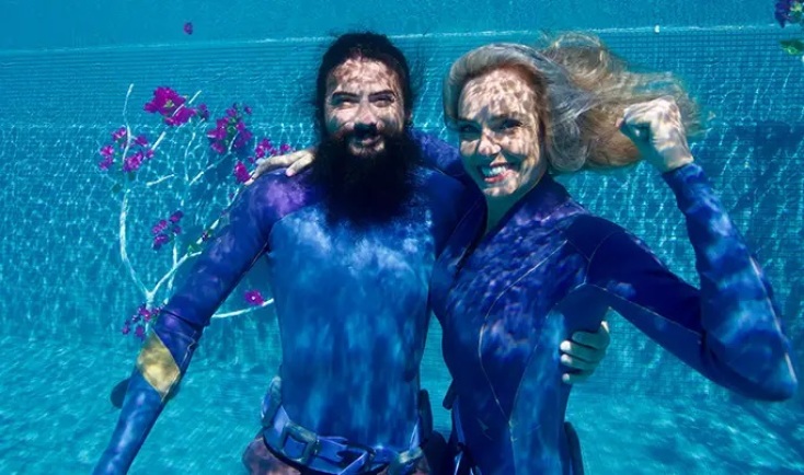 Ρεκόρ Γκίνες για το πιο παρατεταμένο υποβρύχιο φιλί κατέρριψαν δύο ερωτευμένοι ανήμερα του Αγίου Βαλεντίνου - Η ιστορία του ρομαντικού εγχειρήματος.