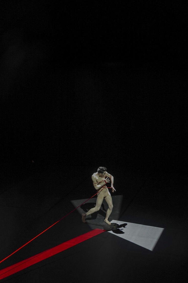 Ο Μπάμπης Αλεφάντης στο "Όχι εγώ" που σκηνοθετεί ο Σάββας Στρούμπος "Όχι εγώ" στην Εναλλακτική Σκηνή της ΕΛΣ