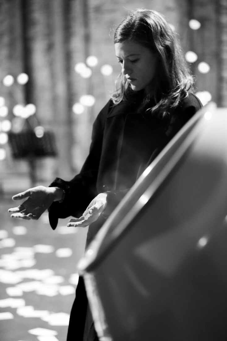 Η Σοφία Κόκκαλη στην "Αφιέρωση" στο θέατρο Σφενδόνη