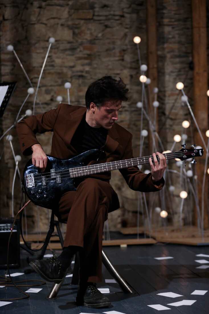 Ο Ανδρέας Κωνσταντίνου στην "Αφιέρωση" που σκηνοθετεί ο Χάρης Φραγκούλης