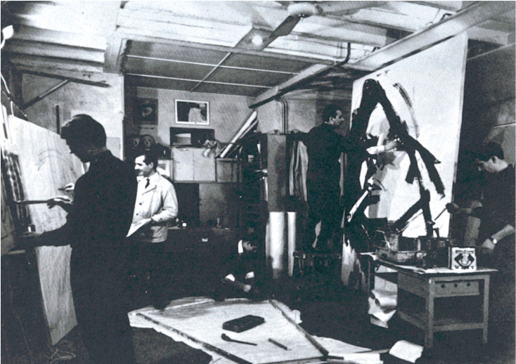 Στο εργαστήριο του Γιώργου Βακιρτζή στη Χρήστυ Λαδά. Από αριστερά: Μ. Χονδρογιάννης, Γερ. Τουλιάτος, Γ. Βακιρτζής, Ν. Τζιμούλης ©The Starlets Collection