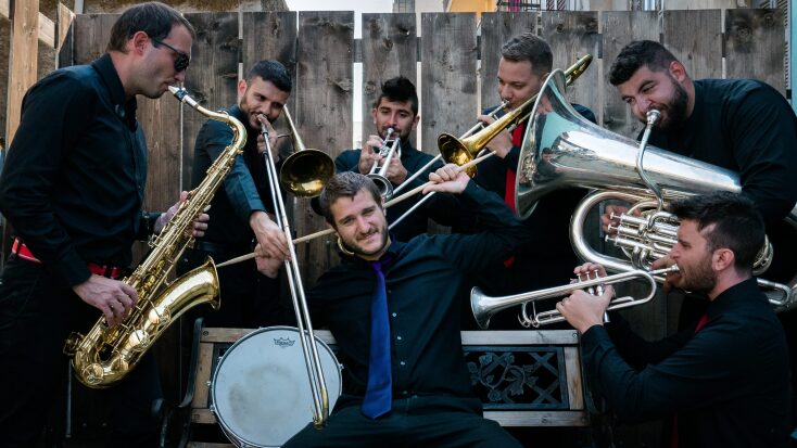 Οι Hasta Βrassta κάνουν απόκριες στο ΚΠΙΣΝ