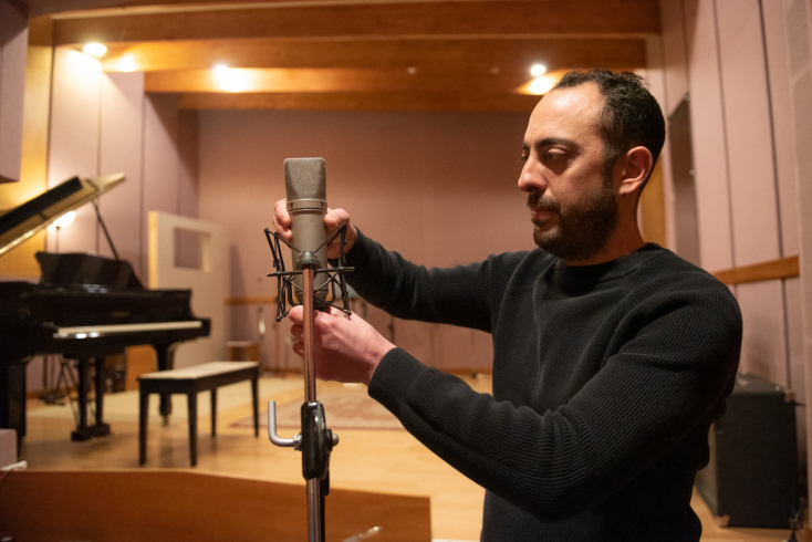 Επίσκεψη στα Kyriazis Studios: Ο Βαγγέλης Κυριαζής μιλά για τη διαδικασία ηχογράφησης, την παραγωγή και την ολοκλήρωση ενός άλμπουμ