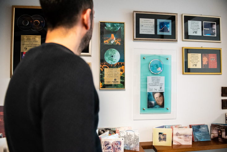 Εκεί που Επίσκεψη στα Kyriazis Studios: Ο Βαγγέλης Κυριαζής μιλά για τη διαδικασία ηχογράφησης, την παραγωγή και την ολοκλήρωση ενός άλμπουμτα αγαπημένα μας τραγούδια: Στα Kyriazis Studios με τον Βαγγέλη Κυριαζή