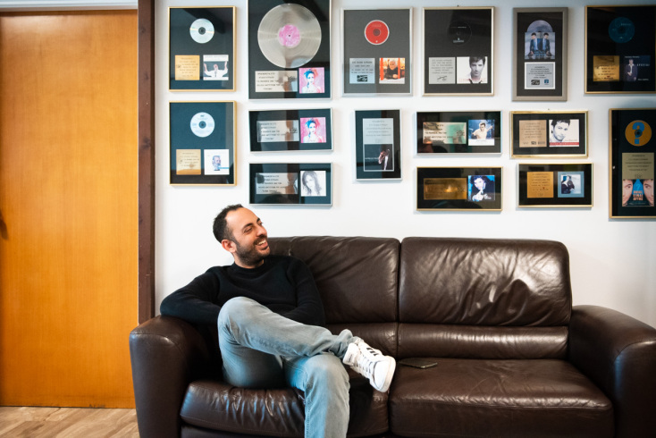 Επίσκεψη στα Kyriazis Studios: Ο Βαγγέλης Κυριαζής μιλά για τη διαδικασία ηχογράφησης, την παραγωγή και την ολοκλήρωση ενός άλμπουμ
