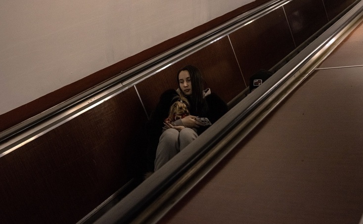 Διεθνής Επιτροπή Διάσωσης: Πιο ευάλωτες στη σεξουαλική κακοποίηση οι γυναίκες της Ουκρανίας μετά τη ρωσική εισβολή - Οι μαρτυρίες των κατοίκων.