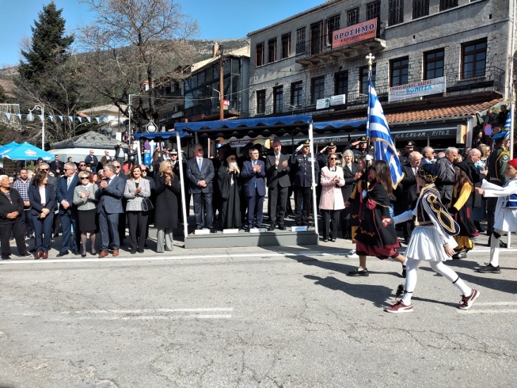 Η σύζυγος του πρωθυπουργού, Μαρέβα Γκραμπόφσκι-Μητσοτάκη, επισκέφτηκε την Κόνιτσα - Οι εορτασμοί και η παρέλαση για την επέτειο της απελευθέρωσης από τον τουρκικό ζυγό