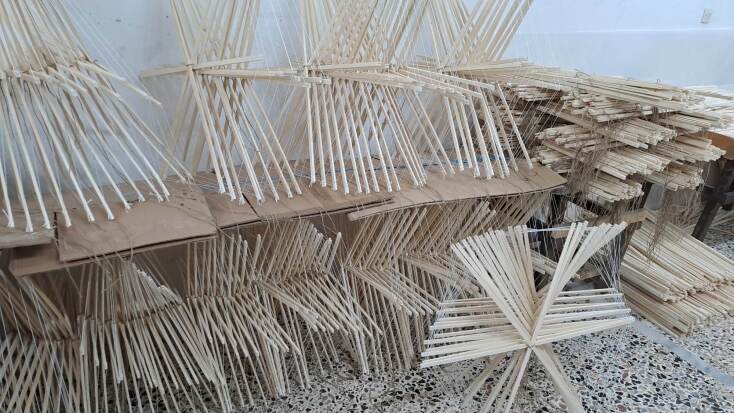 Καθαρά Δευτέρα: Εργαστήριο στη Θεσσαλονίκη πουλά χαρταετούς μαζί με QR code για τέλειο πέταγμα - Δίνει οδηγίες χρήσης στο κινητό μέσω ηλεκτρονικού χάρτη.