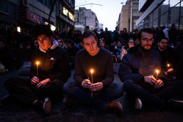 Καθιστική διαμαρτυρία έξω από τα γραφεία της Hellenic Train στο κέντρο της Αθήνας