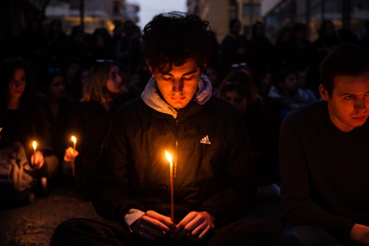 Καθιστική διαμαρτυρία έξω από τα γραφεία της Hellenic Train στο κέντρο της Αθήνας