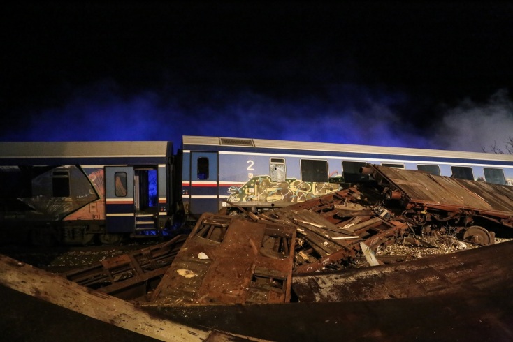 Λάρισα: Σύγκρουση τρένων έξω από τα Τέμπη με νεκρούς και τραυματίες