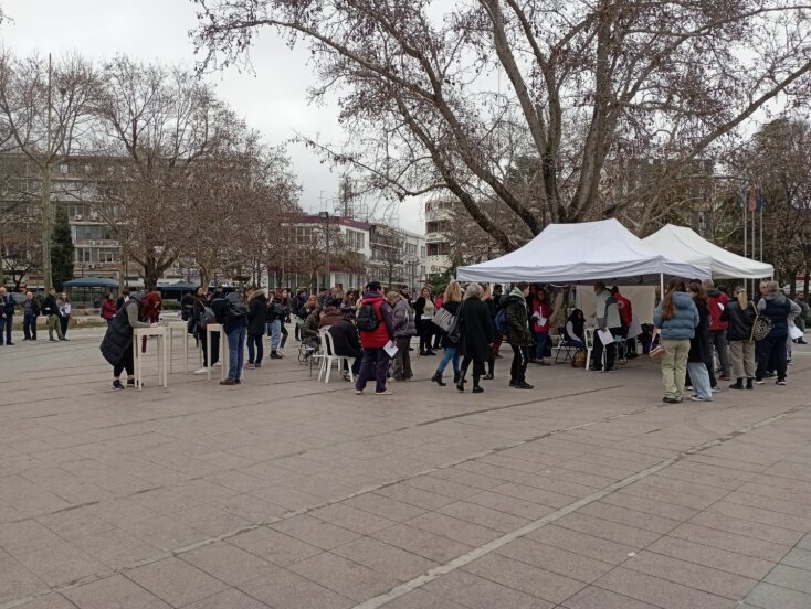 Ουρές για αιμοδοσία στη Λάρισα μετά την πολύνεκρη σύγκρουση τρένων στα Τέμπη
