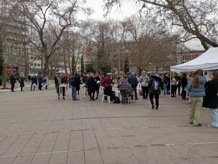 Ουρές για αιμοδοσία στη Λάρισα μετά την πολύνεκρη σύγκρουση τρένων στα Τέμπη