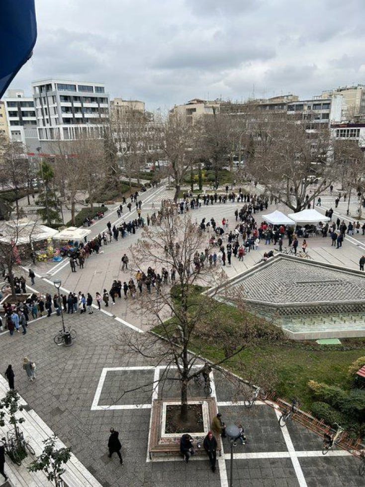 Ουρές για αιμοδοσία στη Λάρισα μετά την πολύνεκρη σύγκρουση τρένων στα Τέμπη