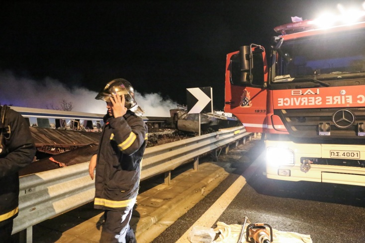 Σύγκρουση δυο αμαξοστοιχιών στα Τέμπη