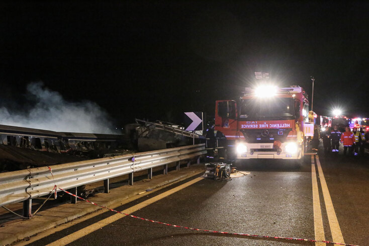 Η σύγκρουση τρένων στα Τέμπη σε 25 εικόνες