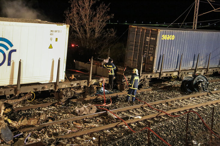 Η σύγκρουση τρένων στα Τέμπη σε 25 εικόνες