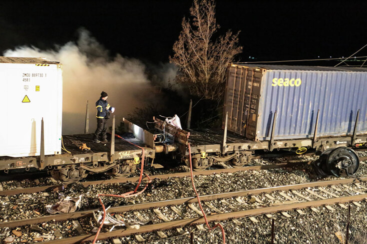 Η σύγκρουση τρένων στα Τέμπη σε 25 εικόνες