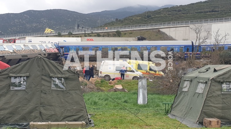 Μάχη στα συντρίμμια για τους διασώστες 