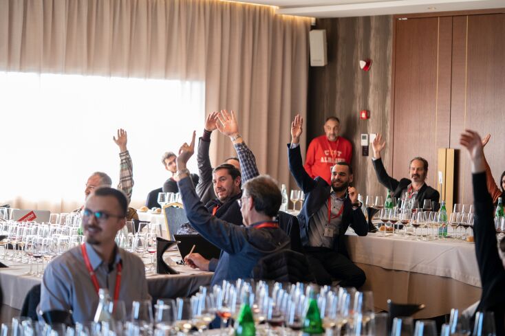 Ψηφιζοντας για το καλύτερο κρασί του διαγωνισμού