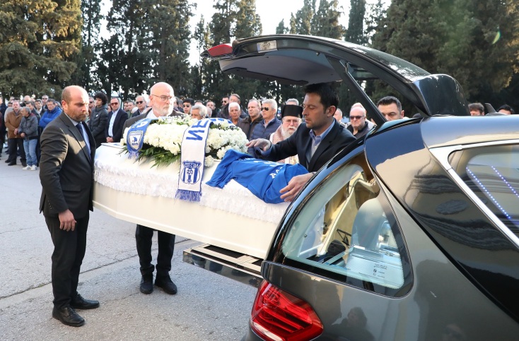 Τέμπη - Σύγκρουση τρένων: Στα μαύρα ντυμένη η Ελλάδα - Το τελευταίο αντίο απηύθυναν σήμερα συγγενείς και φίλοι αρκετών εκ των θυμάτων.