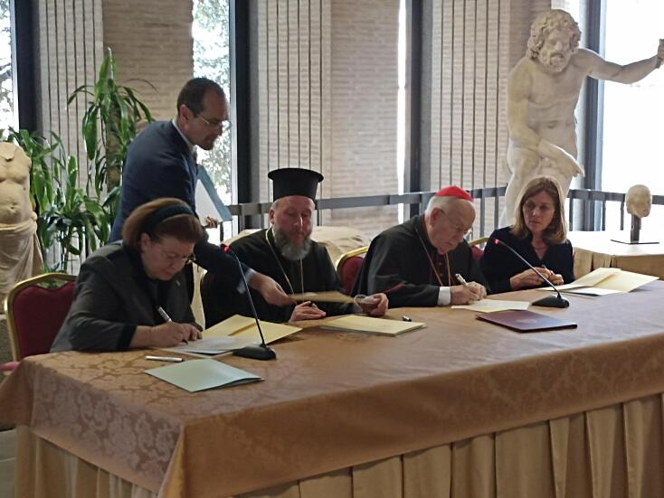 Τελετή δωρεάς θραυσμάτων του Παρθενώνα από το Βατικανό - Λίνα Μενδώνη: «Είναι ιστορική στιγμή για την Ελλάδα, το Βατικανό και τη διεθνή αρχαιολογική κοινότητα».