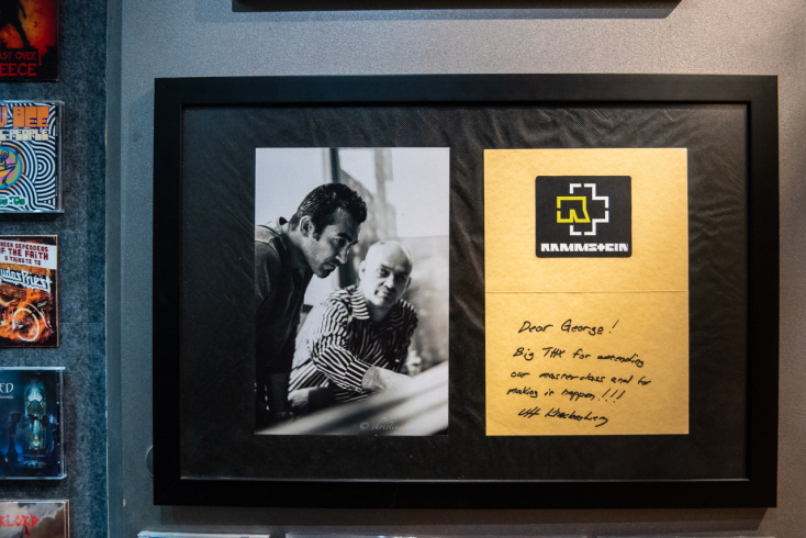 Επίσκεψη στο Studio Aspiotis: Ο ιδιοκτήτης του στούντιο, συνθέτης και μουσικός παραγωγός, Γιώργος Ασπιώτης, μιλά για τη διαδικασία ηχογράφησης, την παραγωγή και την ολοκλήρωση ενός άλμπουμ.