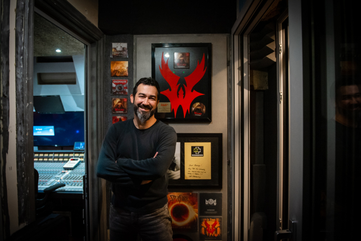 Επίσκεψη στο Studio Aspiotis: Ο ιδιοκτήτης του στούντιο, συνθέτης και μουσικός παραγωγός, Γιώργος Ασπιώτης, μιλά για τη διαδικασία ηχογράφησης, την παραγωγή και την ολοκλήρωση ενός άλμπουμ.