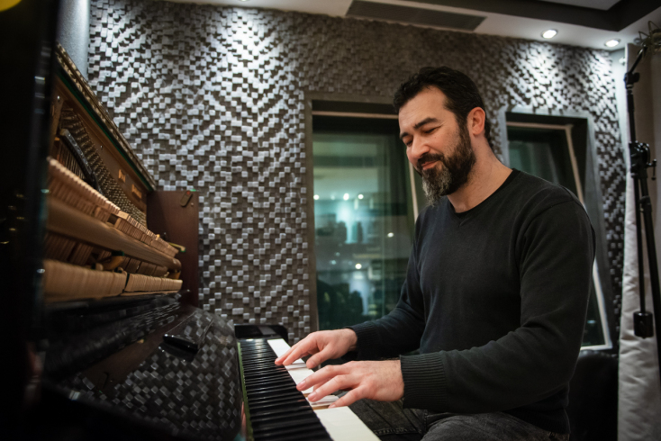 Επίσκεψη στο Studio Aspiotis: Ο ιδιοκτήτης του στούντιο, συνθέτης και μουσικός παραγωγός, Γιώργος Ασπιώτης, μιλά για τη διαδικασία ηχογράφησης, την παραγωγή και την ολοκλήρωση ενός άλμπουμ.