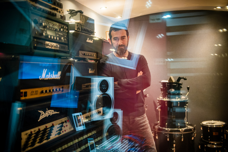 Επίσκεψη στο Studio Aspiotis: Ο ιδιοκτήτης του στούντιο, συνθέτης και μουσικός παραγωγός, Γιώργος Ασπιώτης, μιλά για τη διαδικασία ηχογράφησης, την παραγωγή και την ολοκλήρωση ενός άλμπουμ.