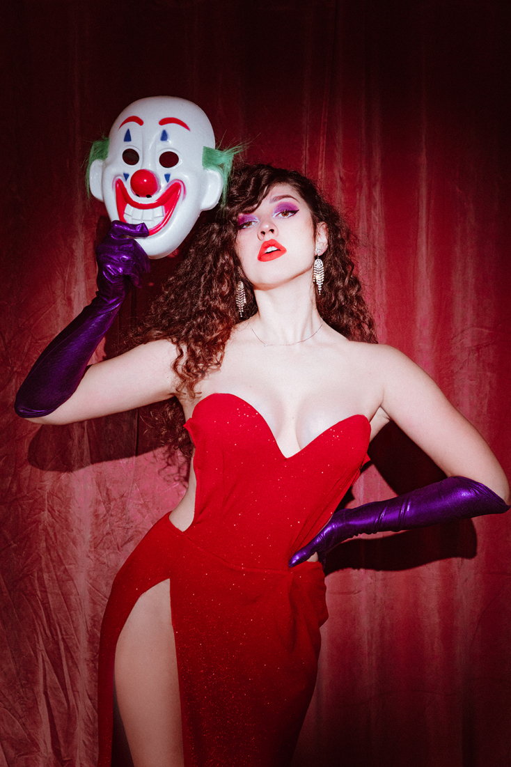 H Νεφέλη Μεγκ σχολιάζει την πρώτη της παράσταση «BOUKLA99 SHOW»