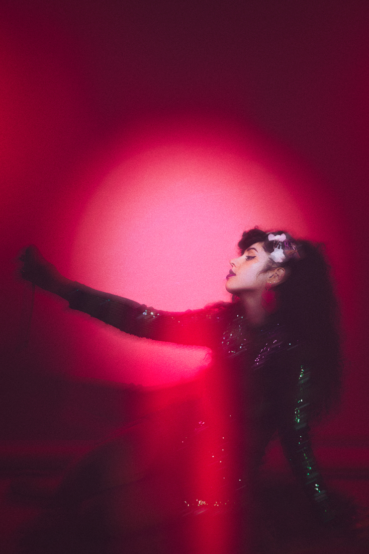 H Νεφέλη Μεγκ σχολιάζει την πρώτη της παράσταση «BOUKLA99 SHOW»