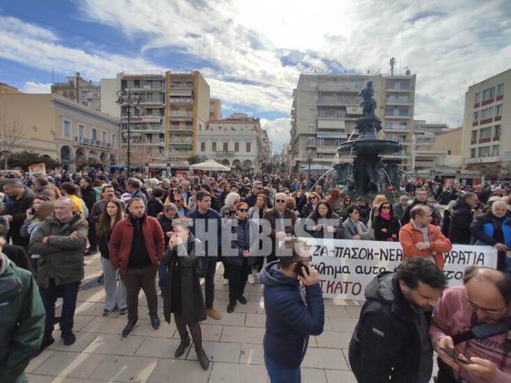 Επεισόδια στην πορεία στην Πάτρα - Μολότοφ, δακρυγόνα και μπογιές έξω από τον ΟΣΕ