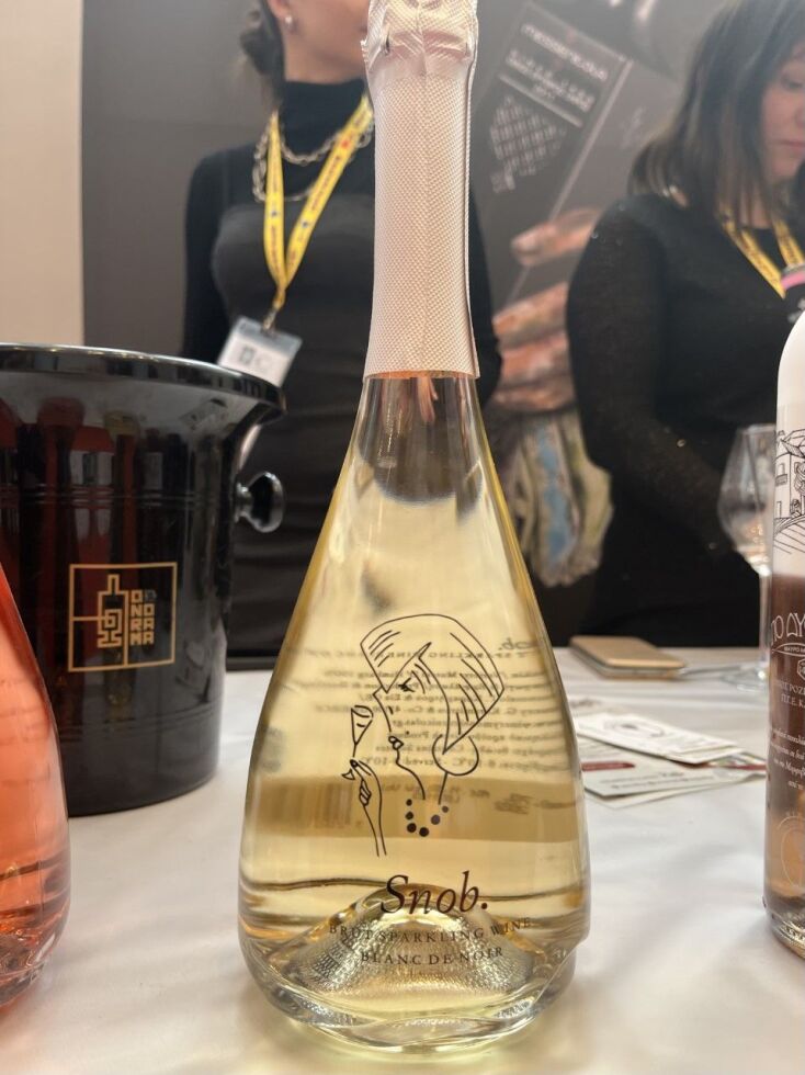 Snob White Sparkling - Οινοποιείο Καραμήτρου